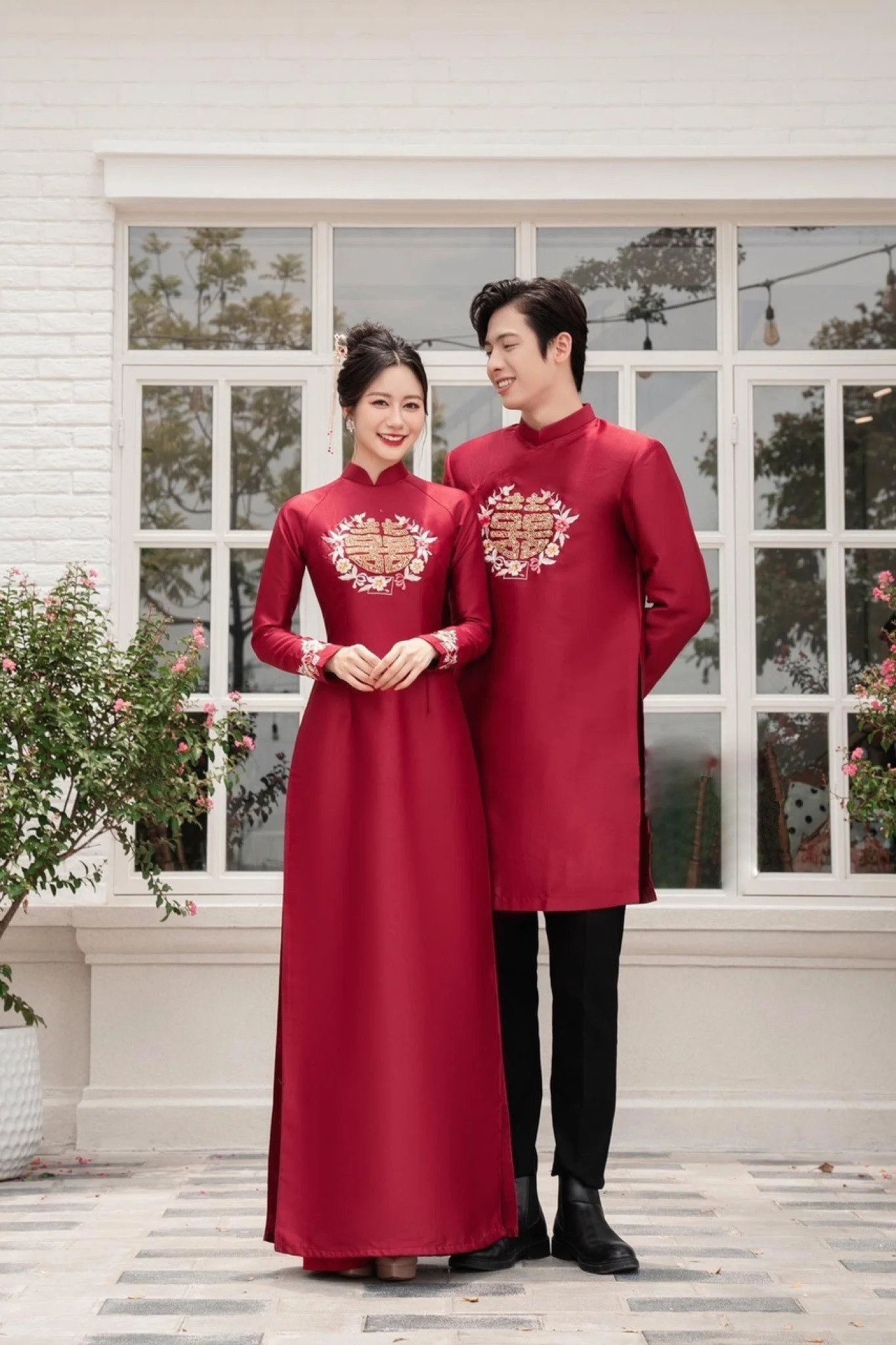 Ao Dai is an important piece in Vietnamese wedding costumes